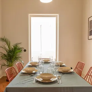 https://apt-alvalade-58-charming-2-bedroom.hotels-lisbon-portugal.com